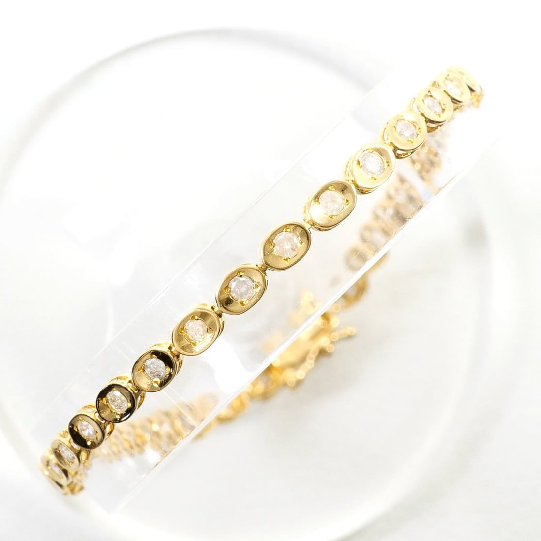 18K (18-karat) Yellow Gold Bracelet with 1.00ct Diamond, Certificate of Authenticity, Total Weight: --- Catalog ---Category: SizeLength: 18.5cm / 7.28''Weight: 4.6g / 0.16oz.Category: DesignType: Charm braceletColor: Yellow goldMetal: GoldStone: DiamondGender: WomenMaterial: Yellow gold (18K)Metal P