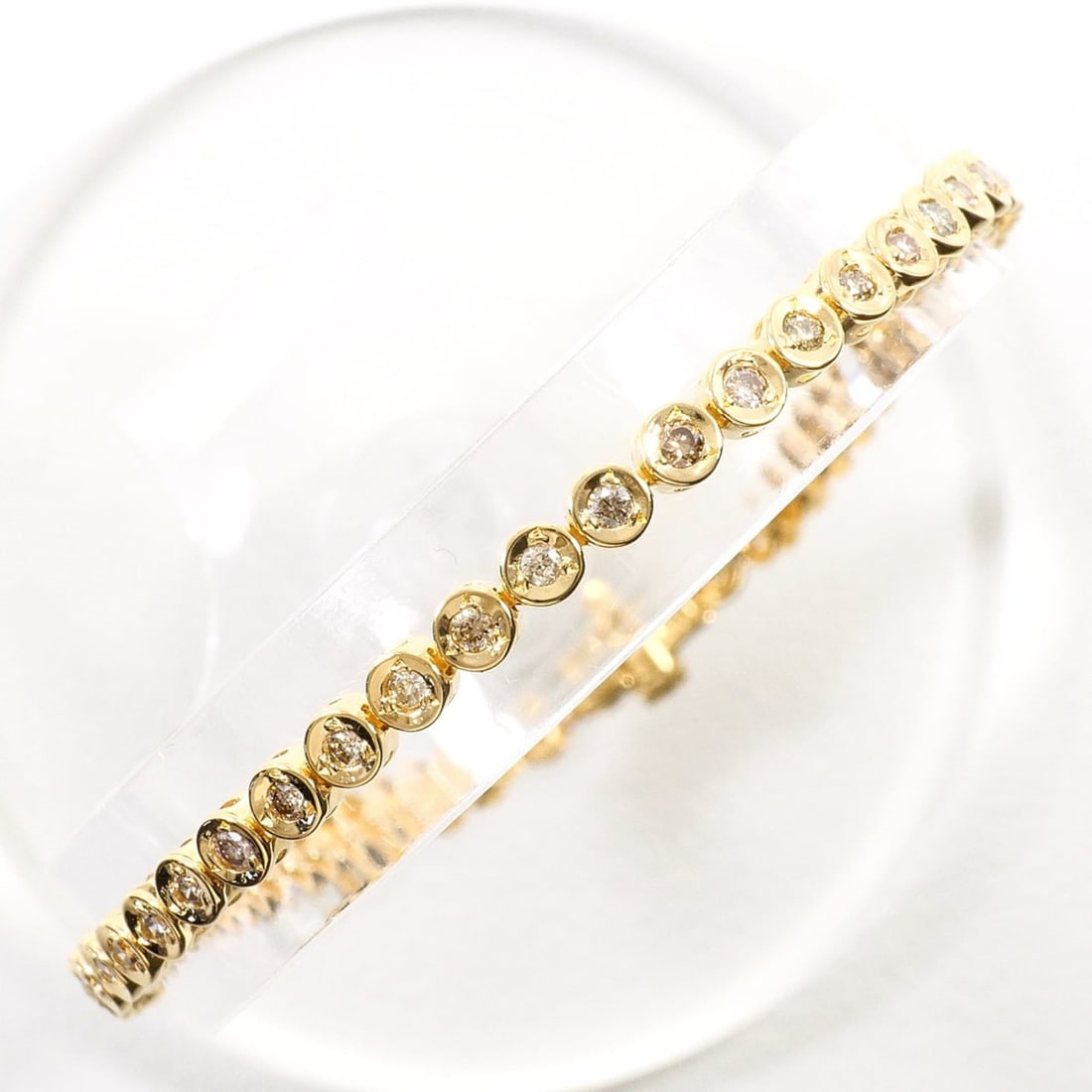 18K (18-karat) Yellow Gold Bracelet with 1.00ct Diamond, Certificate of Authenticity, Total Weight: --- Catalog ---Category: SizeLength: 18cm / 7.08''Weight: 7.7g / 0.27oz.Category: DesignType: Charm braceletColor: Yellow goldMetal: GoldStone: DiamondGender: WomenMaterial: Yellow gold (18K)Metal Pur