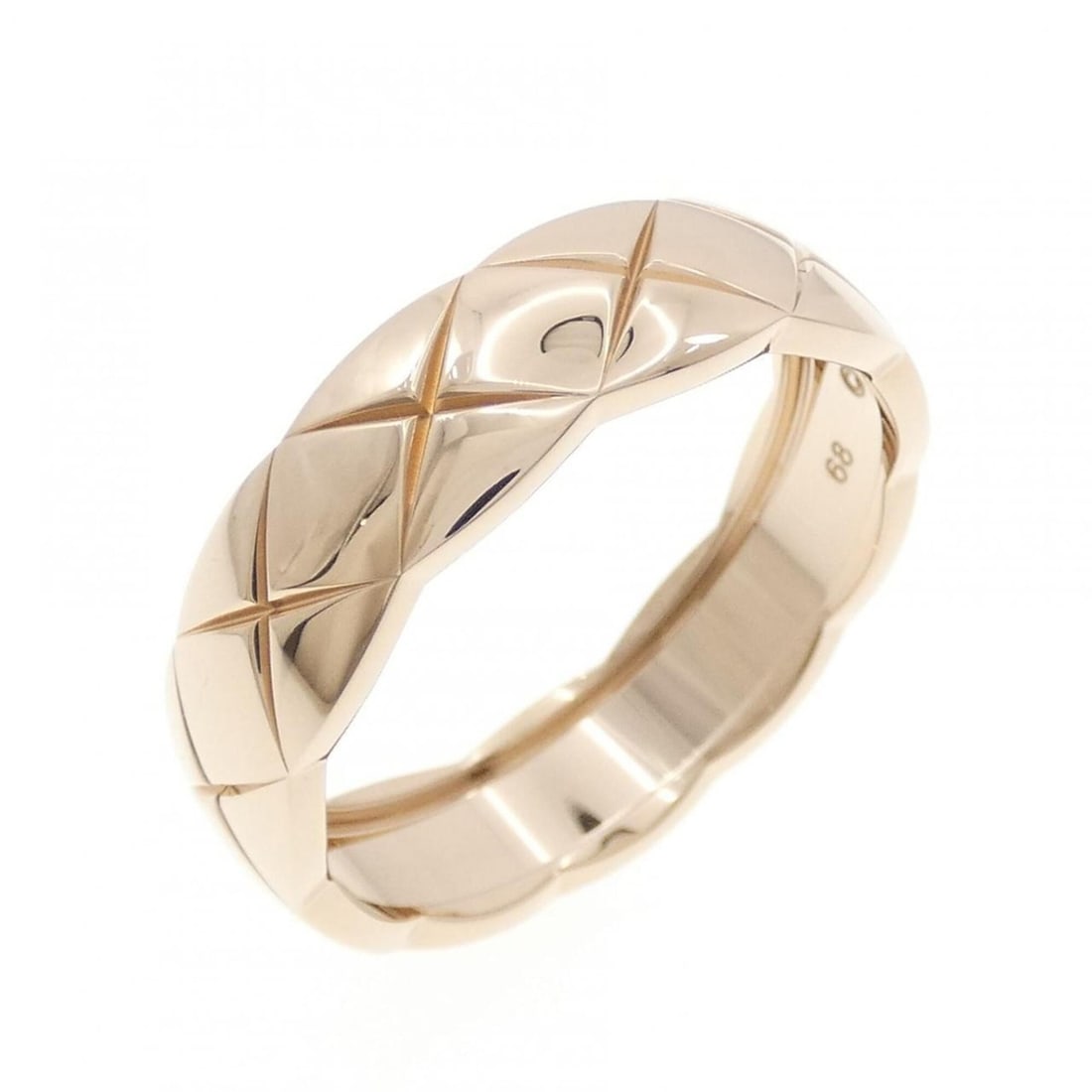 Chanel Coco Crush Medium Ring: --- Catalog ---Category: SizeJP Size: 27.5US Size: 13Category: DesignType: Band ringGender: Women,MenMaterial: Pink gold (18K)Category: GeneralMPN: J10817Brand: Chanel--- Item List ---Section: Conditi