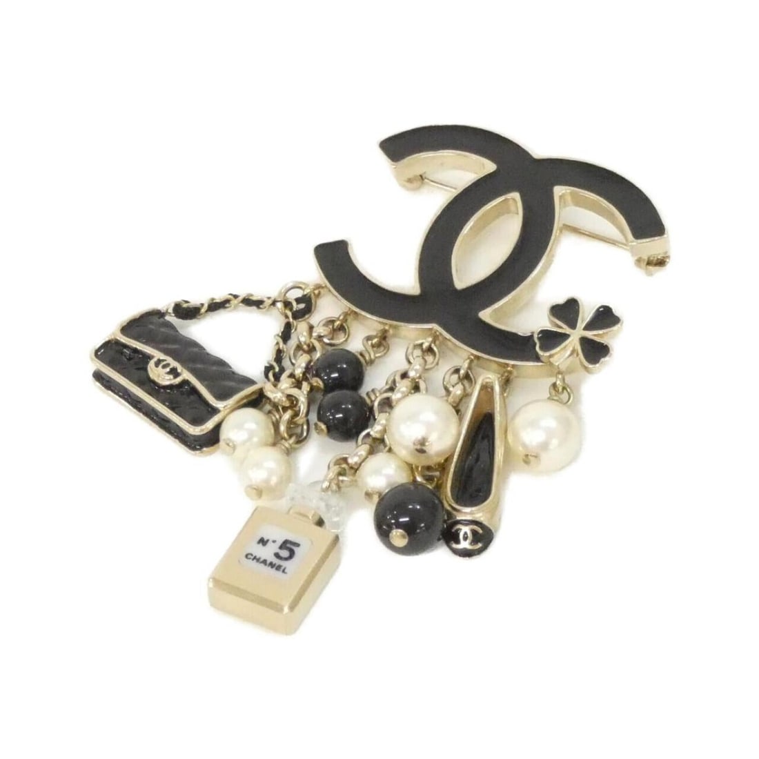 Chanel 61351 Brooch: --- Catalog ---Category: SizeSize (HxWxD): 4cm x 8cm / 1.57'' x 3.14''Category: DesignType: BroochColor: Black, Gold, WhiteStone: Artificial pearlGender: WomenCategory: GeneralMPN: 61351Brand: Chanel-