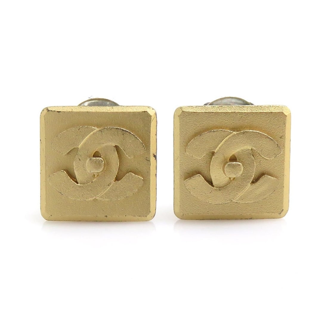 Chanel earrings, Coco Mark design, metal, gold, women's, e61948a: --- Catalog ---Category: SizeSize (HxWxD): 15.00mm x 15.00mm / 0.59'' x 0.59''Category: DesignType: Clip earringsColor: GoldGender: WomenMaterial: MetalCategory: GeneralBrand: ChanelCountry of Origin: