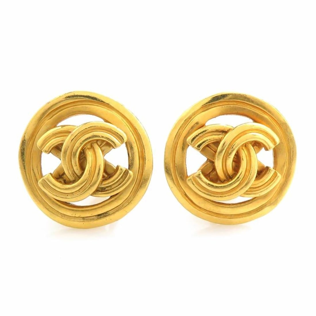 Chanel earrings, Coco Mark design, metal, gold, women's, e61946a: --- Catalog ---Category: SizeSize (HxWxD): 23.00mm x 23.00mm / 0.91'' x 0.91''Category: DesignType: Clip earringsColor: GoldGender: WomenMaterial: MetalCategory: GeneralBrand: ChanelCountry of Origin: