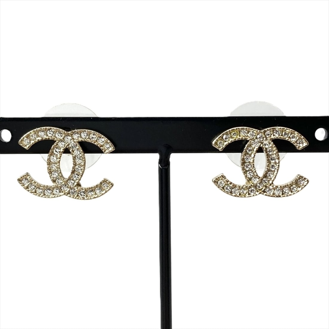 Chanel Coco Mark Rhinestone Earrings, Metal, Gold, Women's (A11P): --- Catalog ---Category: SizeSize (HxWxD): 11.00mm x 16.00mm / 0.43'' x 0.63''Category: DesignType: Stud earringsColor: SilverStone: RhinestoneGender: WomenMaterial: MetalCategory: GeneralMPN: A11PBra