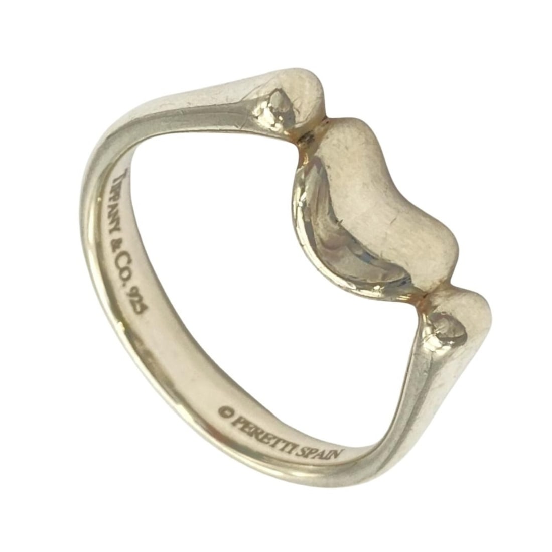 Tiffany & Co. Elsa Peretti Bean Ring, approximately 2.8g, sterling silver (SV925), women's ring.: --- Catalog ---Category: SizeJP Size: 10US Size: 5.5Category: DesignType: Band ringColor: SilverGender: WomenMaterial: Silver 925Category: GeneralBrand: Tiffany--- Item List ---Section: ConditionRanki