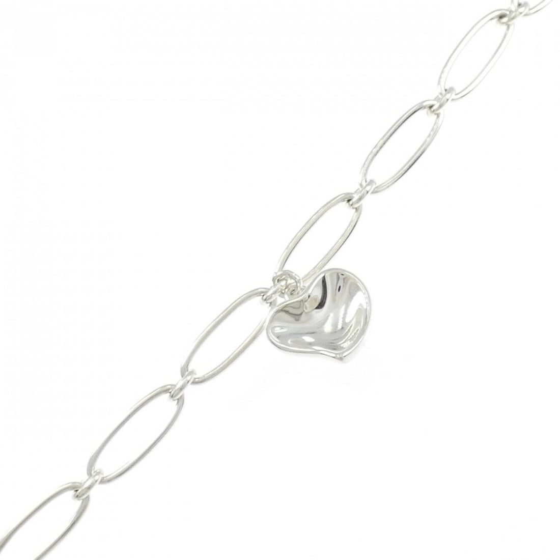 Tiffany & Co. Closed Heart Bracelet: --- Catalog ---Category: SizeLength: 17.5cm / 6.88''Category: DesignType: Charm braceletGender: WomenMaterial: Silver 925Category: GeneralBrand: Tiffany--- Item List ---Section: ConditionRanking: