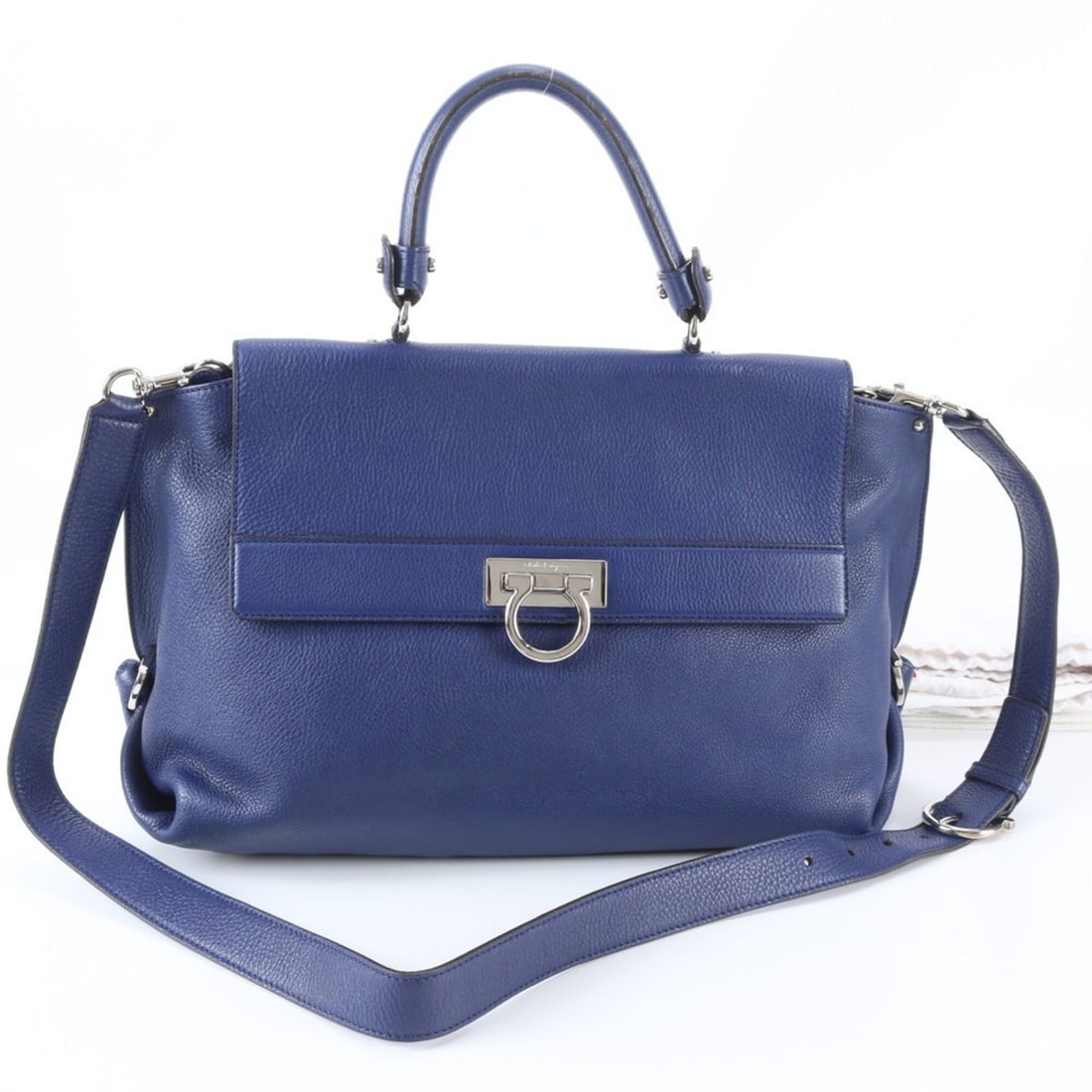 Salvatore Ferragamo Gancini Leather 2-Way Shoulder Bag/Handbag for Women: --- Catalog ---Category: SizeSize (HxWxD): 26cm x 36cm x 15cm / 10.23'' x 14.17'' x 5.9''Strap Length: 118cm / 46.45''Handle Length: 33cm / 12.99''Category: DesignType: Handbag, Shoulder bagColor: Blu