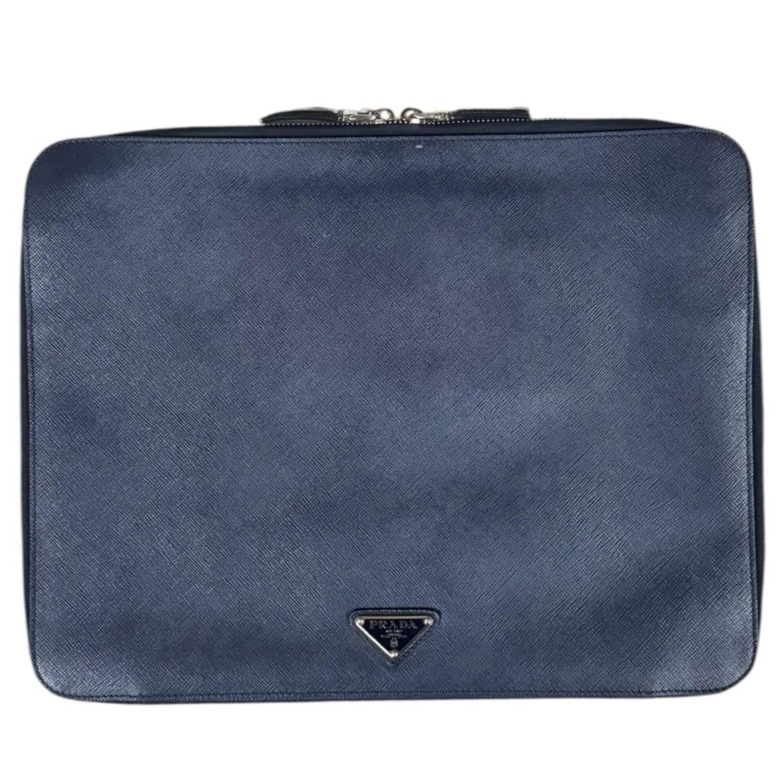 Prada Saffiano Leather Clutch Bag, 2VN001, Navy, Men's PRADA: --- Catalog ---Category: SizeSize (HxWxD): 29cm x 26cm x 2cm / 11.41'' x 10.23'' x 0.78''Category: DesignType: Clutch bagColor: NavyGender: MenMaterial: Leather Category: GeneralMPN: 2VN001Brand: Prad