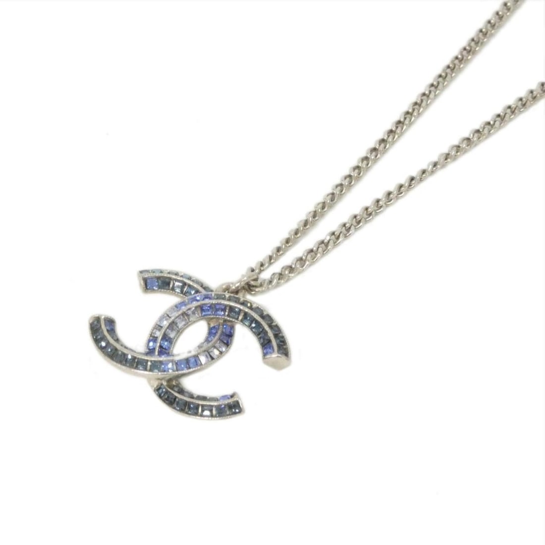 Chanel 86913 Necklace: --- Catalog ---Category: SizePendant Size: 20mm x 30mm / 0.78'' x 1.18''Neck Circumference: 42 cm - 60 cm / 16.53'' - 23.62''Category: DesignColor: BlueGender: WomenNecklace Type: NecklaceCategory: