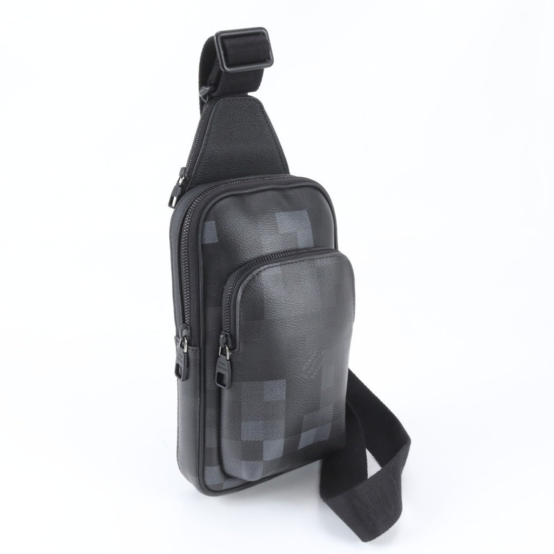 Louis Vuitton Damouflage Avenue Sling Bag/Body Bag with RFID (Men's): --- Catalog ---Category: SizeSize (HxWxD): 24cm x 16cm x 7cm / 9.44'' x 6.29'' x 2.75''Category: DesignType: Sling bagColor: NoirGender: MenMaterial: Leather , Coated canvas Category: GeneralBrand: Lo