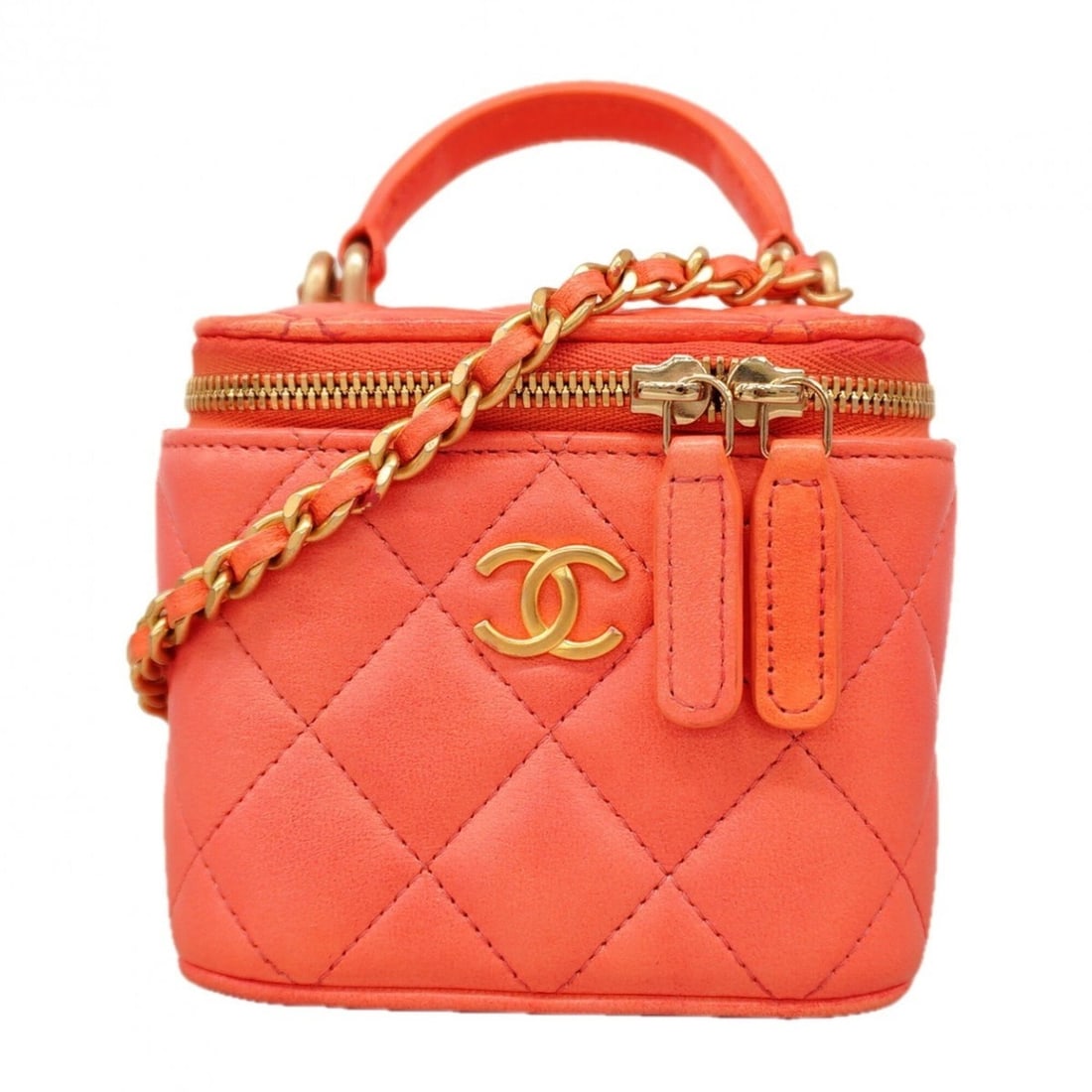 Chanel handbag/vanity bag, Matelassé chain shoulder lambskin, salmon pink, women's.: --- Catalog ---Category: SizeSize (HxWxD): 9cm x 10cm x 7cm / 3.54'' x 3.93'' x 2.75''Category: DesignType: Vanity bagColor: Salmon pinkGender: WomenMaterial: Leather Hardware Color: GoldLeather/Fur T