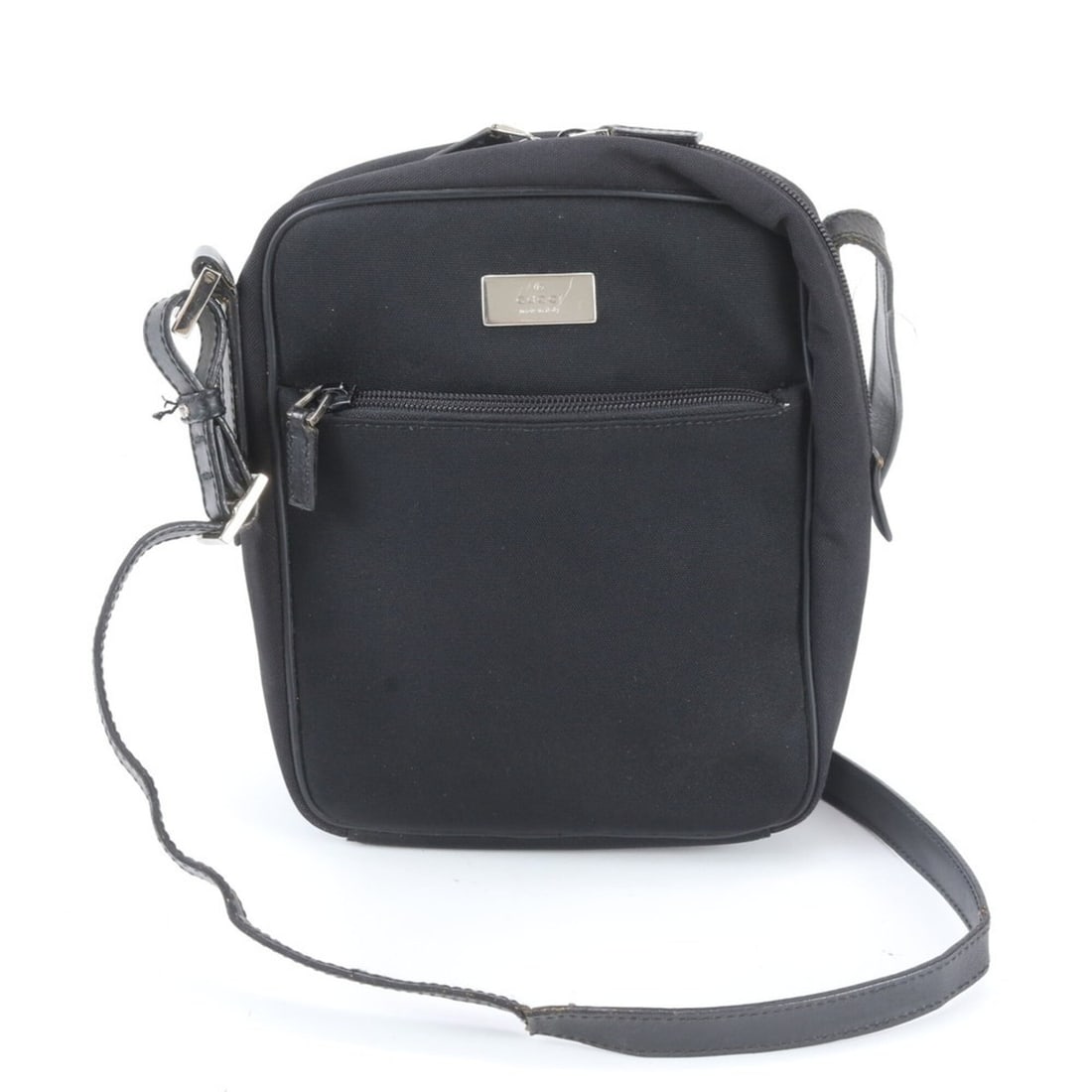 Gucci 018 1612 Leather Shoulder Bag Messenger Black Men's: --- Catalog ---Category: SizeSize (HxWxD): 23cm x 18cm x 8cm / 9.05'' x 7.08'' x 3.14''Strap Length: 142cm / 55.9''Category: DesignType: Shoulder bagColor: BlackGender: MenMaterial: Leather , Canvas C