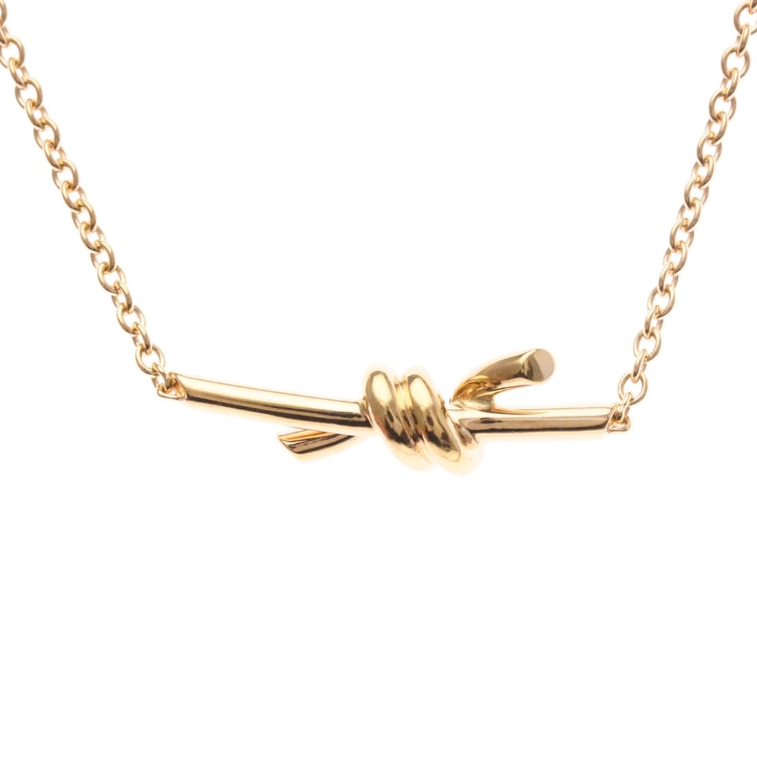 Tiffany Knot Chain Bracelet Pink Gold (18K) No Stone Charm Bracelet Pink Gold: --- Catalog ---Category: SizeLength: 16.5cm - 18cm / 6.49'' - 7.08''Weight: 3.2g / 0.11oz.Stone Size (HxW): 6mm x 2.1cm / 0.23'' x 0.82''Category: DesignType: Charm braceletColor: Pink goldMetal: Gold