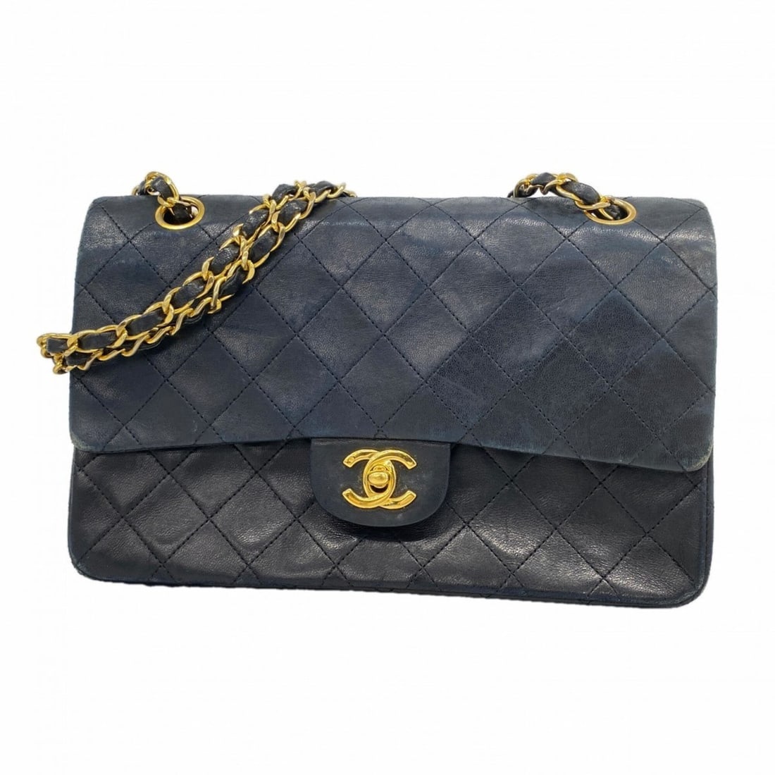 Chanel Matelassé Shoulder Bag, Double Flap, Chain, Lambskin, Black, Women's: --- Catalog ---Category: SizeSize (HxWxD): 16.5cm x 25cm x 7cm / 6.49'' x 9.84'' x 2.75''Category: DesignType: Shoulder bagColor: BlackGender: WomenMaterial: Leather Hardware Color: GoldLeather/Fur Ty