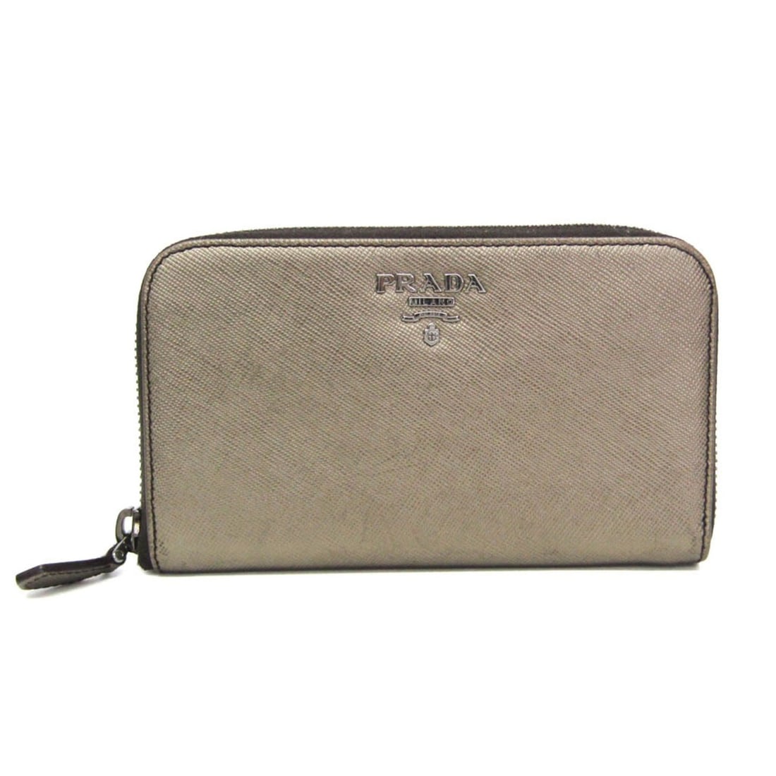 Prada Saffiano Metal Round Zip Wallet 1M1157 Women's Leather Middle Wallet (bi-fold) Gold: --- Catalog ---Category: SizeSize (HxWxD): 9cm x 15cm x 2cm / 3.54'' x 5.9'' x 0.78''Category: DesignType: Middle wallet (bi-fold)Color: GoldGender: WomenClosure: ZipperMaterial: Leather Inner Pocket: