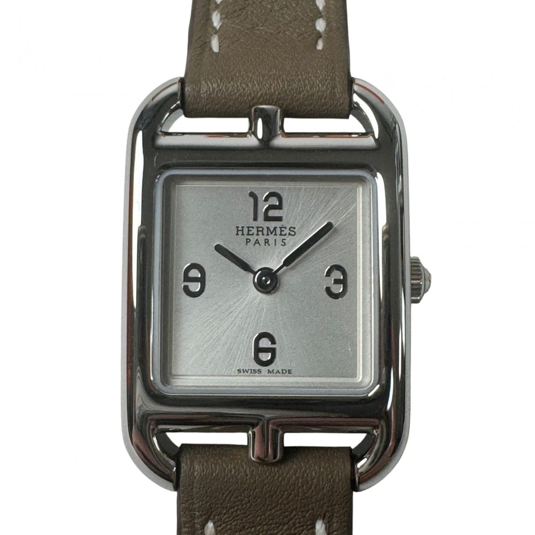 Hermes CC6.110 Cape Cod Mini Quartz Watch, Z Stamp, Working Condition, Women's: --- Catalog ---Category: SizeWrist Size: 17cm / 6.69''Case Diameter: 19mm / 0.75''Category: DesignType: WristwatchGender: WomenMaterial (Band): LeatherMaterial (Case): Stainless steelCategory: General