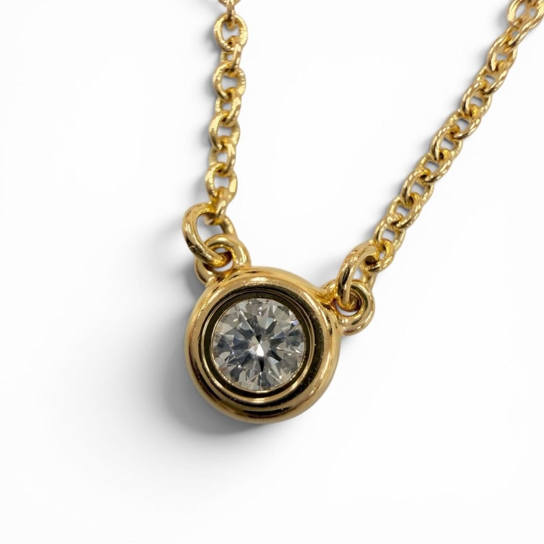 TIFFANY&Co. Tiffany & Co. Elsa Peretti Diamond by the Yard Single Pendant, approx. 0.12ct, 750 (YG): --- Catalog ---Category: SizePendant Size: 4mm / 0.15''Neck Circumference: 40.5 cm / 15.94''Category: DesignColor: Yellow goldStone: DiamondGender: WomenMaterial: Yellow gold (18K)Necklace Type: Neckl