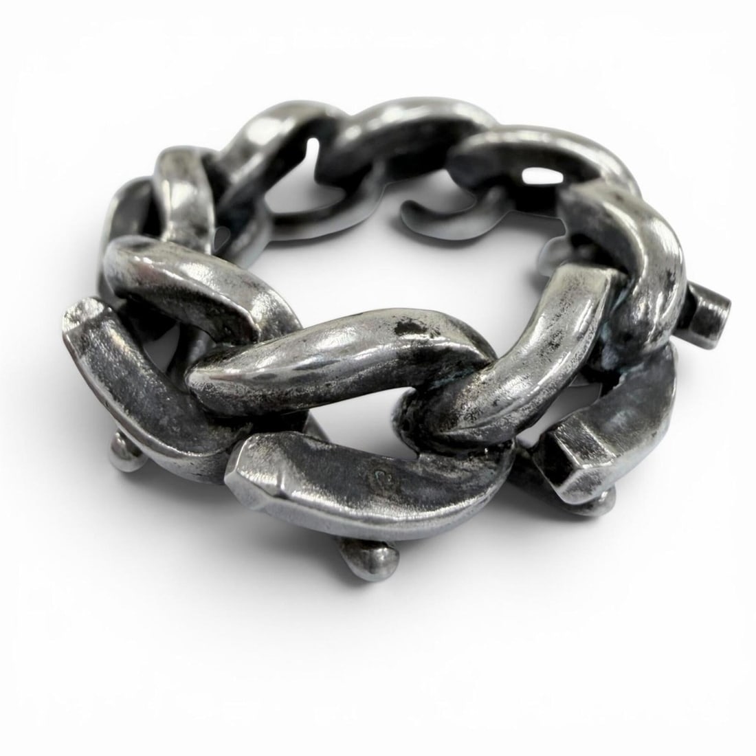 TIFFANY&Co. Tiffany Forge Link Ring AG925 Current Model Oxidized Finish Silver 50 Weight 12.08g: --- Catalog ---Category: SizeUS Size: 5.5Brand Size: 50Category: DesignType: Band ringColor: SilverGender: WomenMaterial: Silver 925Category: GeneralBrand: Tiffany--- Item List ---Section: ConditionRa