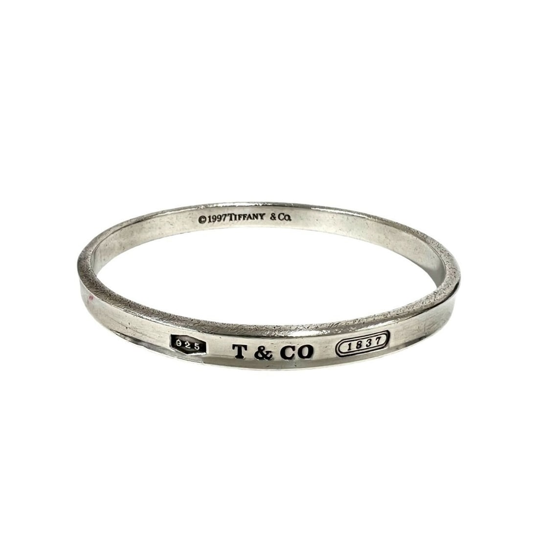 TIFFANY&Co. Tiffany Vintage Narrow Bangle Sterling Silver 925 Bracelet 12027: --- Catalog ---Category: SizeLength: 19.5cm / 7.67''Category: DesignType: BangleColor: SilverGender: WomenMaterial: Silver 925Category: GeneralBrand: Tiffany--- Item List ---Section: