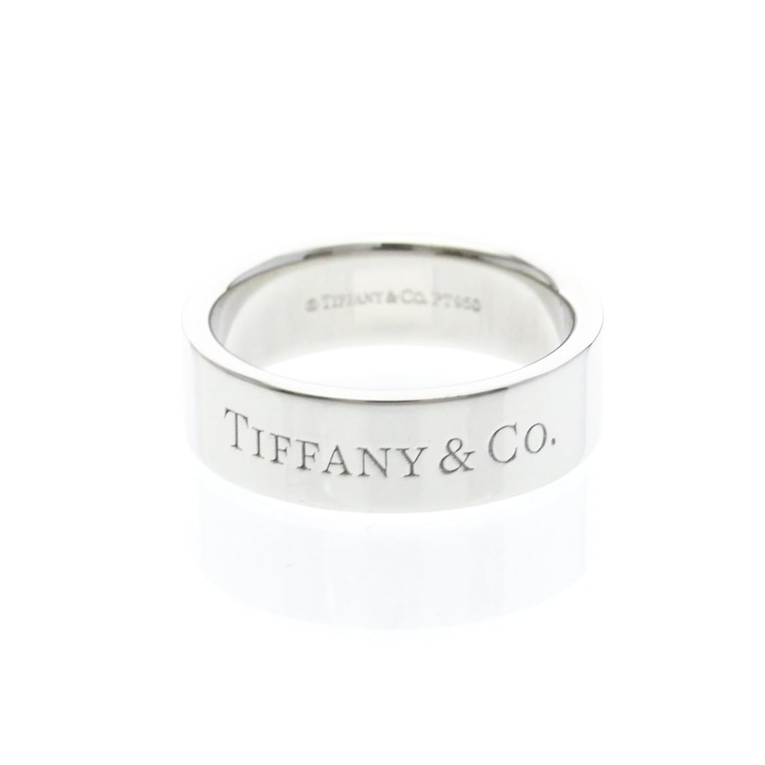 Tiffany Flat Band Ring LM Platinum Fashion No Stone Band Ring Silver: --- Catalog ---Category: SizeWidth: 6mm / 0.24''Weight: 11.9g / 0.41oz.JP Size: 12.5US Size: 6-6.5Category: DesignType: Band ringColor: SilverMetal: PlatinumStone: No StoneStyle: FashionGender: Men,Wo