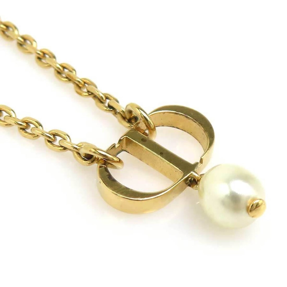 Christian Dior necklace, metal, faux pearl, gold, off-white, women's, e61935j: --- Catalog ---Category: SizePendant Size: 15mm x 15mm / 0.59'' x 0.59''Neck Circumference: 38 cm - 42 cm / 14.96'' - 16.53''Category: DesignColor: Gold, Off-whiteGender: WomenMaterial: Artificial pea