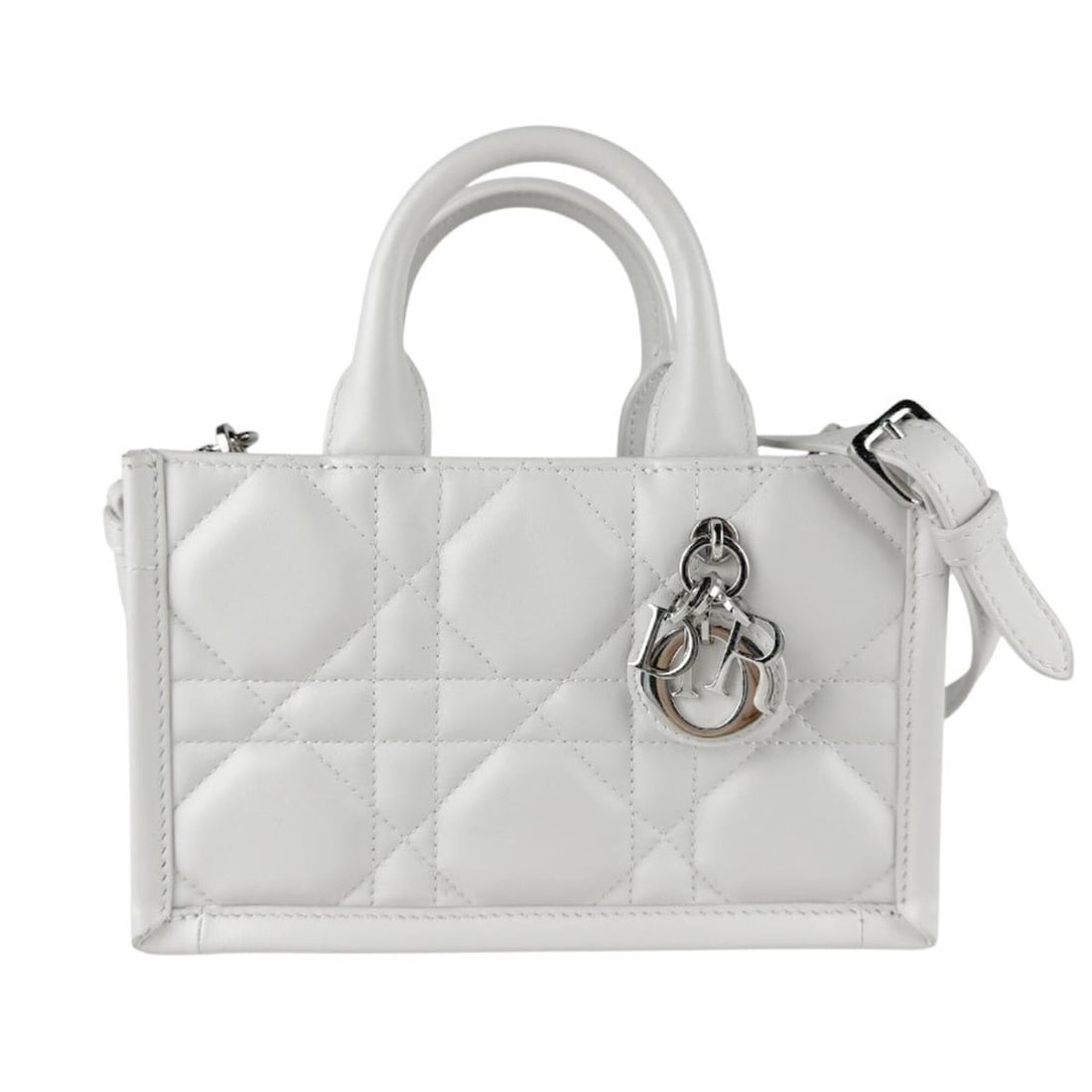 Christian Dior handbag/shoulder bag/book tote mini leather bag in white and silver for women (z9808): --- Catalog ---Category: SizeSize (HxWxD): 13cm x 21cm x 7cm / 5.11'' x 8.26'' x 2.75''Category: DesignType: Handbag, Shoulder bagColor: WhiteGender: WomenMaterial: Leather Category: GeneralBrand: Chr