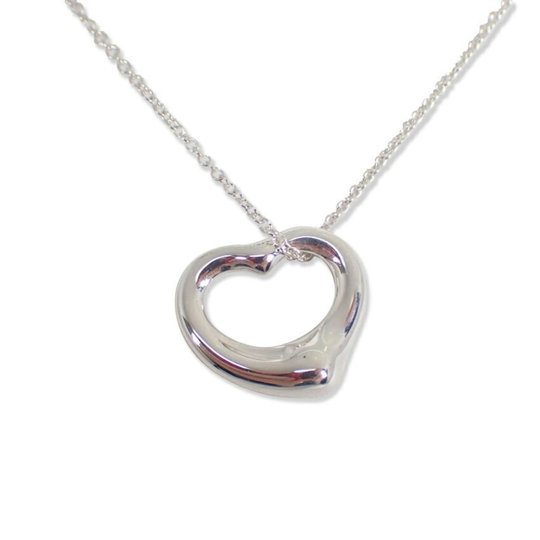 TIFFANY & Co. 925 Heart Pendant Necklace: --- Catalog ---Category: SizePendant Size: 14.5mm x 15.8mm / 0.57'' x 0.62''Neck Circumference: 41 cm / 16.14''Category: DesignGender: WomenMaterial: Sterling silver 925Necklace Type: Pendant