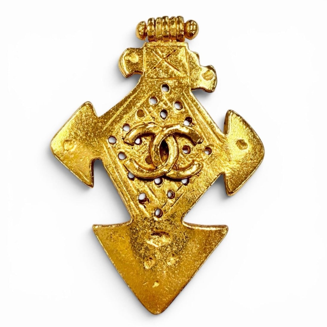 CHANEL Vintage 94P Coco Mark Large Antique Brooch Accessory Gold Made in France Women's: --- Catalog ---Category: SizeSize (HxWxD): 4.3cm x 3.1cm / 1.69'' x 1.22''Category: DesignType: BroochColor: GoldGender: WomenCategory: GeneralMPN: 94PBrand: ChanelCountry of Origin: France--- Item Li