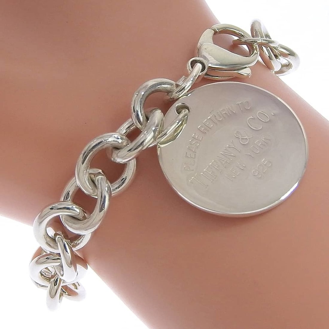 Tiffany & Co. Return to Bracelet, Circle Tag, Sterling Silver 925, Approx. 35.5g, Unisex: --- Catalog ---Category: SizeLength: 19cm / 7.48''Category: DesignType: Charm braceletColor: SilverGender: Women,MenMaterial: Silver 925Category: GeneralBrand: Tiffany--- Item List ---Section: Conditi