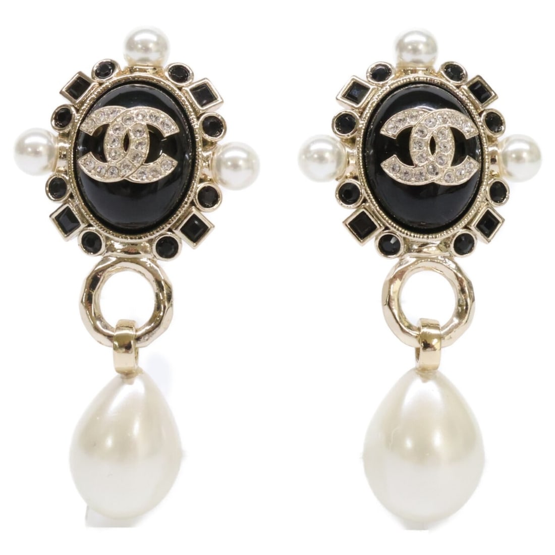 CHANEL B22P Imitation Pearl Bijou Coco Mark Drop Earrings Gold Women's: --- Catalog ---Category: SizeSize (HxWxD): 53.00mm x 25.00mm / 2.09'' x 0.98''Category: DesignType: Drop earringsColor: GoldStone: Artificial pearlGender: WomenMaterial: MetalCategory: GeneralBrand: C