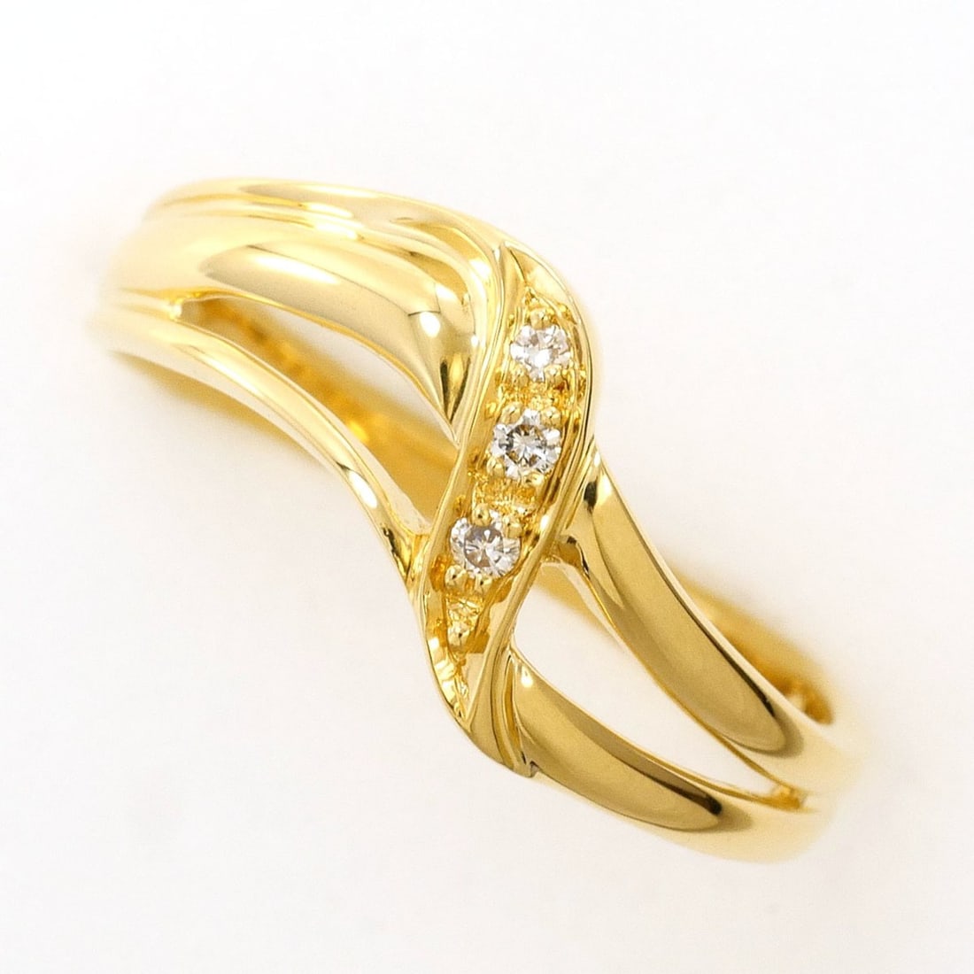 18K (18-karat) yellow gold ring with a 0.03ct diamond, total weight 2.3g, like new. (1 of 7)