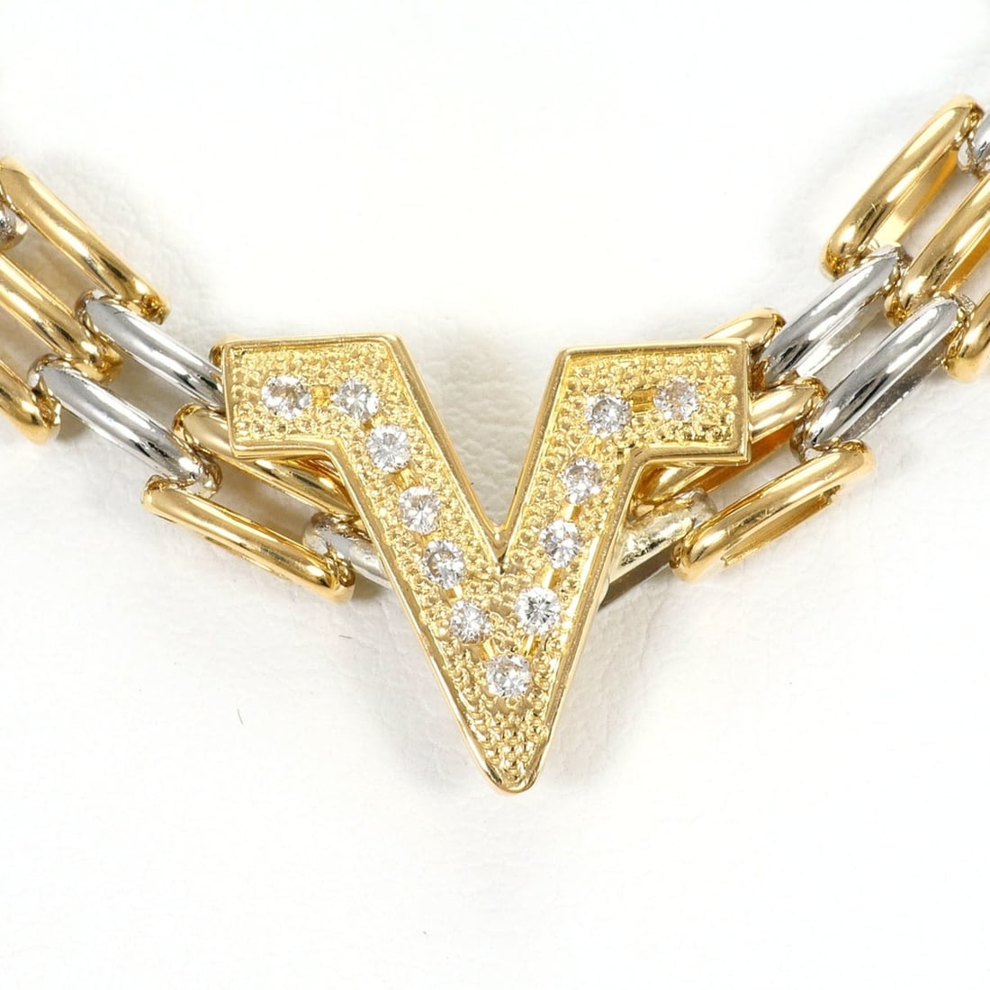 PT900 Platinum 18K Yellow Gold Necklace with 0.12ct Diamond, Certificate of Authenticity, Total: --- Catalog ---Category: SizeWeight: 34.6g / 1.22oz.Pendant Size: 13mm x 14mm / 0.51'' x 0.55''Neck Circumference: 43 cm / 16.92''Category: DesignColor: Yellow goldMetal: GoldStone: DiamondGender: Wom
