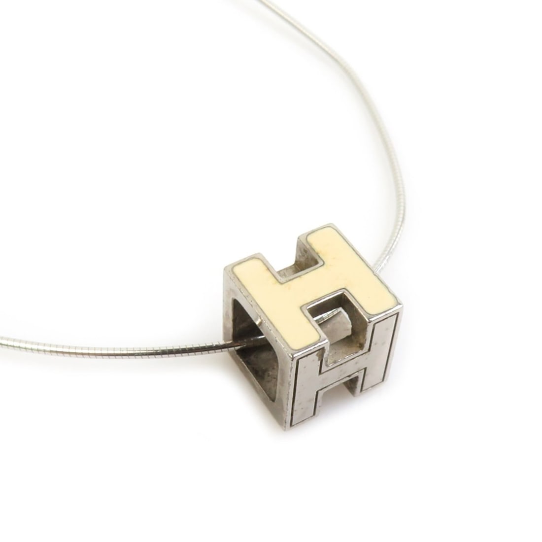 Hermes HERMES Necklace H Cube Cage d'H Metal Enamel Silver Off-White Women's e61956a: --- Catalog ---Category: SizePendant Size: 12mm x 12mm / 0.47'' x 0.47''Neck Circumference: 42.5 cm / 16.73''Category: DesignColor: Off-white, SilverGender: WomenMaterial: Enamel, MetalNecklace Type: