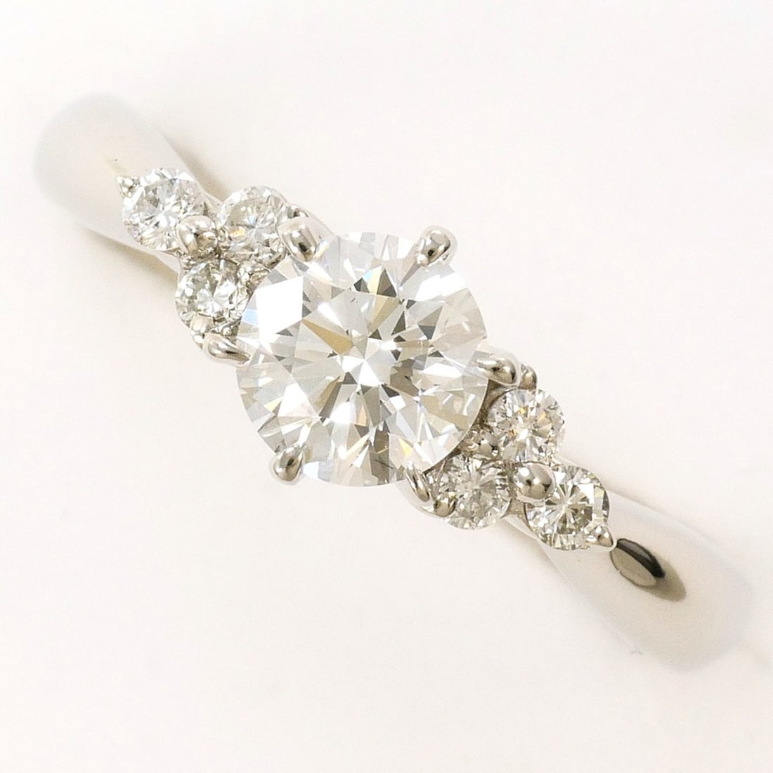 PT900 Platinum Ring with 0.515ct Diamond and 0.12ct (VVS2 clarity, certified), Total Weight 3.7g, (1 of 8)