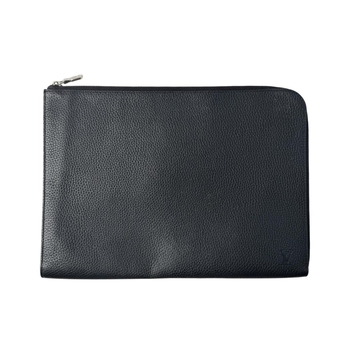 Louis Vuitton Pochette Jour GM Second Bag Clutch TN4168 Men's: --- Catalog ---Category: SizeSize (HxWxD): 26cm x 35cm x 2.5cm / 10.23'' x 13.77'' x 0.98''Category: DesignType: Clutch bag, PochetteColor: BlackGender: MenMaterial: Leather Category: GeneralBrand: Lo