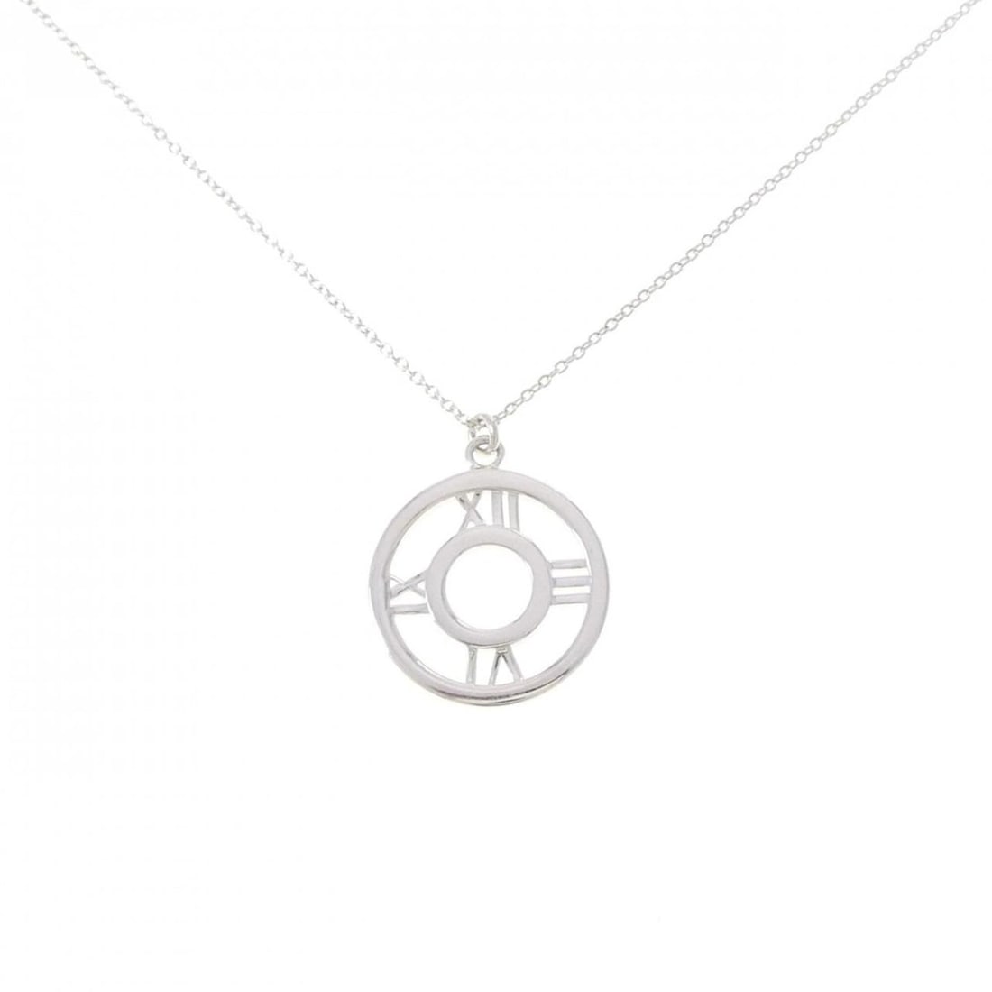 Tiffany & Co. Atlas Open Medallion Medium Necklace: --- Catalog ---Category: SizePendant Size: 23.2mm x 18.1mm / 0.91'' x 0.71''Neck Circumference: 41 cm / 16.14''Category: DesignGender: WomenMaterial: Silver 925Pendant Type: PendantNecklace Type: