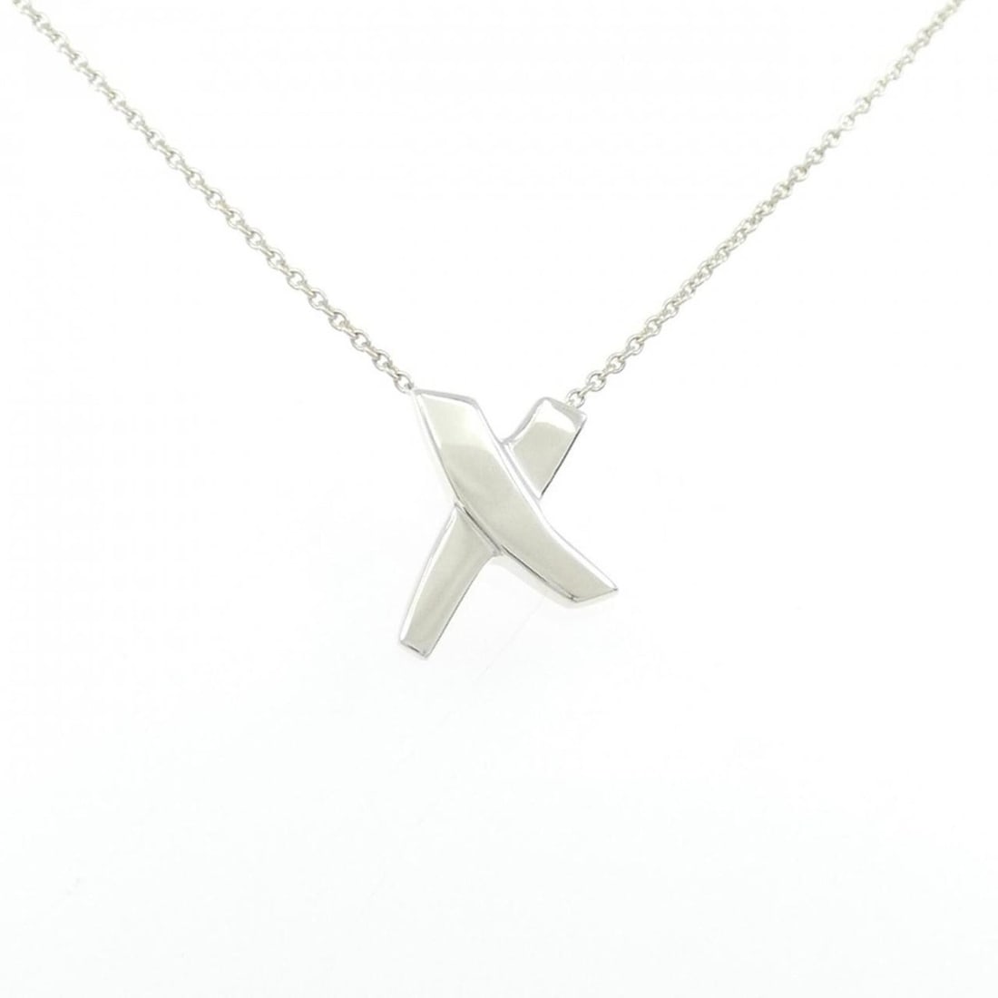 Tiffany Kiss Necklace: --- Catalog ---Category: SizePendant Size: 14.5mm x 11.6mm / 0.57'' x 0.45''Neck Circumference: 41 cm / 16.14''Category: DesignGender: WomenMaterial: Silver 925Pendant Type: PendantNecklace Type: