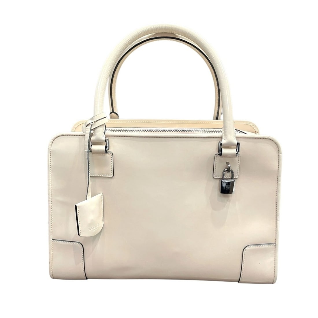 Loewe Amazona 35 Handbag, Leather, 060811: --- Catalog ---Category: SizeSize (HxWxD): 24cm x 14cm / 9.44'' x 5.51''Category: DesignType: HandbagColor: WhiteGender: WomenMaterial: Leather Category: GeneralMPN: 060811Brand: Loewe--- Item List --