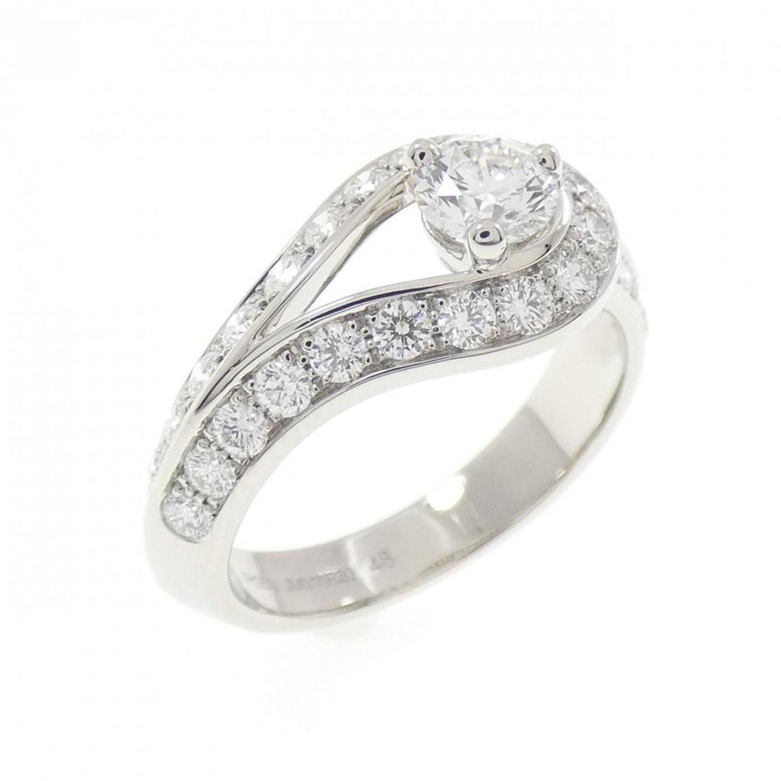 Van Cleef & Arpels Couture Ring: --- Catalog ---Category: SizeWidth: 8.7mm / 0.34''Weight: 5.5g / 0.19oz.JP Size: 8US Size: 4.5Category: DesignType: Band ringStone: DiamondGender: WomenMaterial: Platinum 950Weight (ct.):