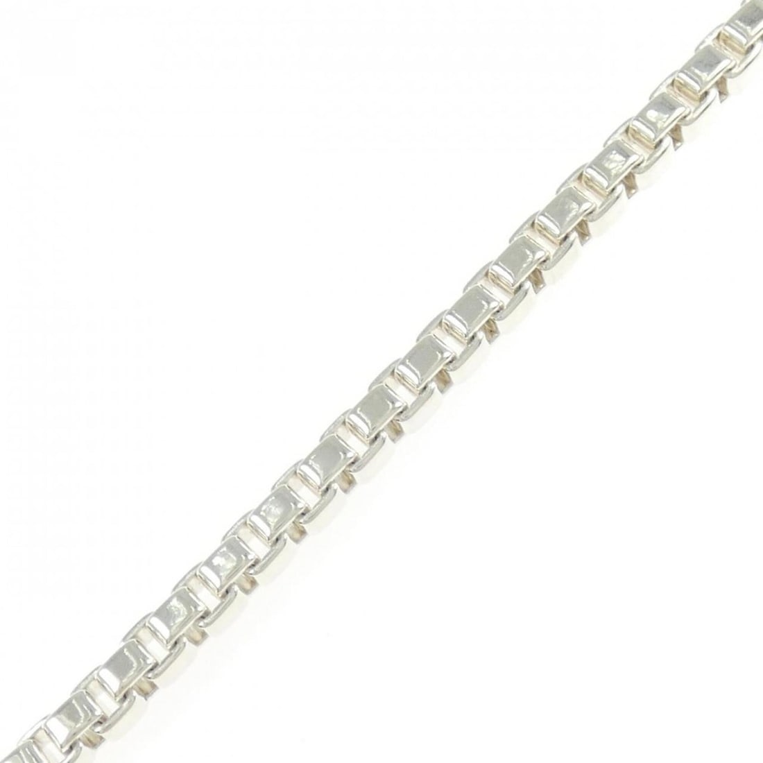 Tiffany Venetian Bracelet: --- Catalog ---Category: SizeWidth: 3.9mm / 0.15''Weight: 16.2g / 0.57oz.Total Length: 19.5cm / 7.67''Category: DesignType: Charm braceletGender: WomenMaterial: Silver 925Category: GeneralBrand: