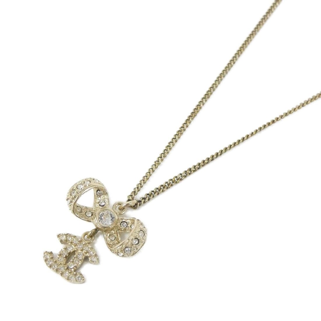 Chanel 42647 Necklace: --- Catalog ---Category: SizePendant Size: 23mm x 22mm / 0.9'' x 0.86''Neck Circumference: 42 cm / 16.53''Category: DesignStone: CrystalGender: WomenStone Color: ClearNecklace Type: NecklaceCategory: