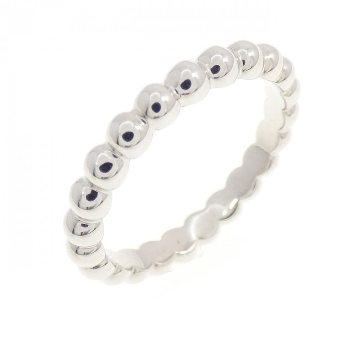 Van Cleef & Arpels Perlee Medium Ring: --- Catalog ---Category: SizeWidth: 2.7mm / 0.11''Weight: 3.4g / 0.11oz.JP Size: 10US Size: 5.5Category: DesignType: Band ringGender: WomenMaterial: White gold (18K)Category: GeneralLine:
