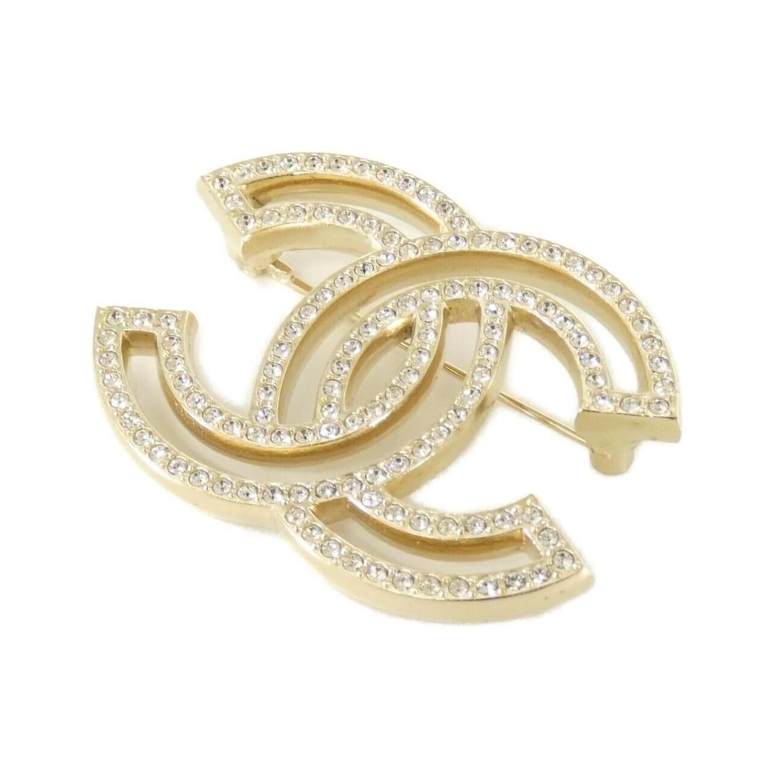 Chanel 64746 Brooch: --- Catalog ---Category: SizeSize (HxWxD): 3.9cm x 5.3cm / 1.53'' x 2.08''Category: DesignType: BroochColor: GoldStone: CrystalCategory: GeneralBrand: ChanelModel: 64746--- Item List ---Section:
