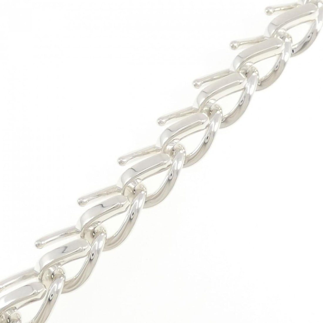 Tiffany Forge Large Bracelet: --- Catalog ---Category: SizeWidth: 1.45cm / 0.57''Weight: 76.8g / 2.7oz.Total Length: 21cm / 8.26''Category: DesignType: Charm braceletGender: WomenMaterial: Silver 925Category: GeneralBrand: Tiffany