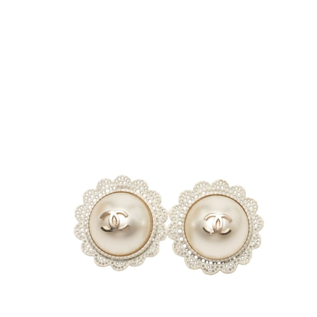 Chanel Coco Mark Flower Motif Round Stud Earrings, B15K Stamped, White Faux Pearl Plated, Women's: --- Catalog ---Category: SizeSize (HxWxD): 21.40mm x 21.40mm / 0.84'' x 0.84''Category: DesignColor: WhiteStone: Artificial pearlGender: WomenMaterial: Gold platingCategory: GeneralBrand: Chanel--- It