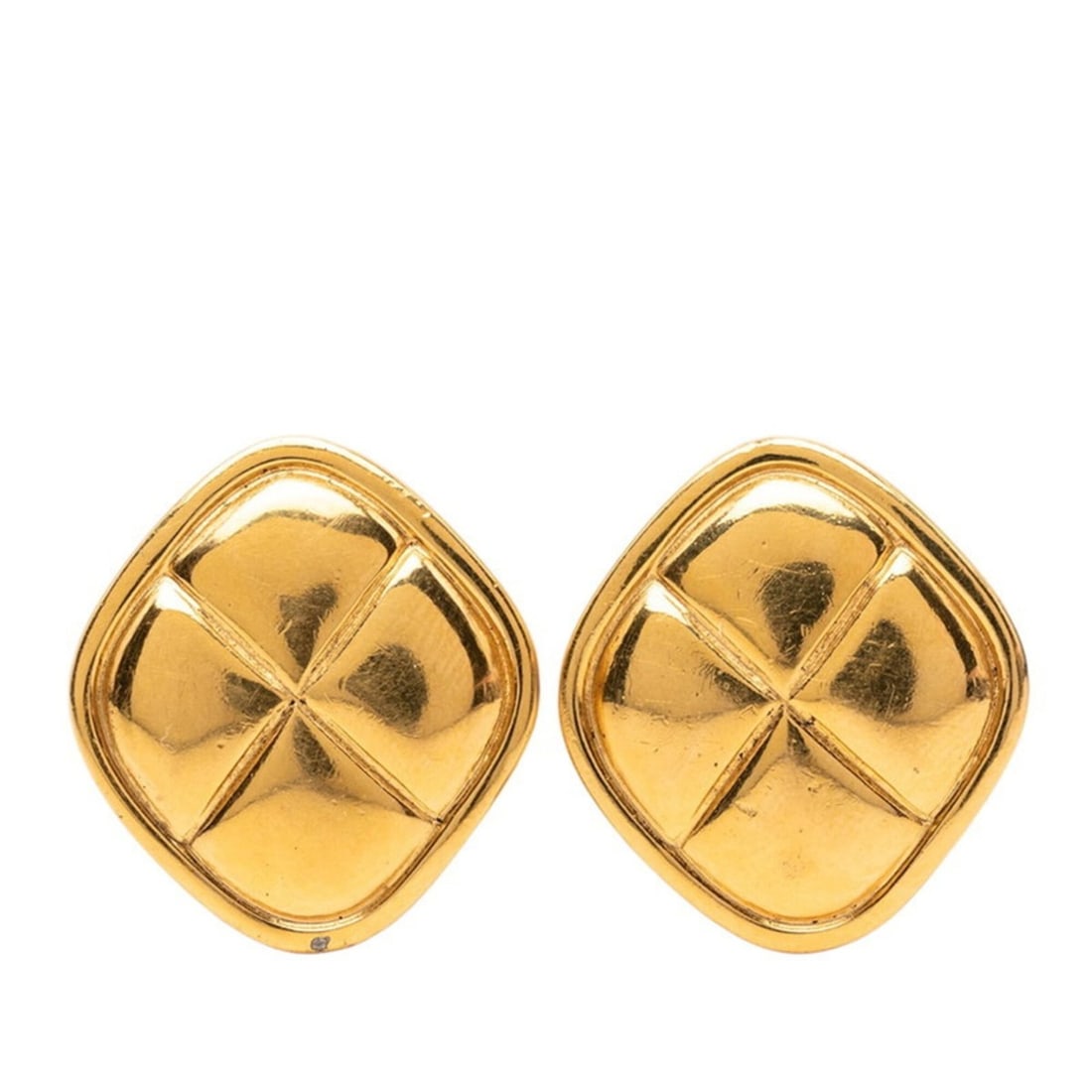 Chanel diamond-shaped motif earrings, gold plated, women's.: --- Catalog ---Category: SizeSize (HxWxD): 30.90mm x 28.20mm / 1.22'' x 1.11''Category: DesignType: Clip earringsColor: GoldGender: WomenMaterial: Gold platingCategory: GeneralBrand: Chanel--- Item