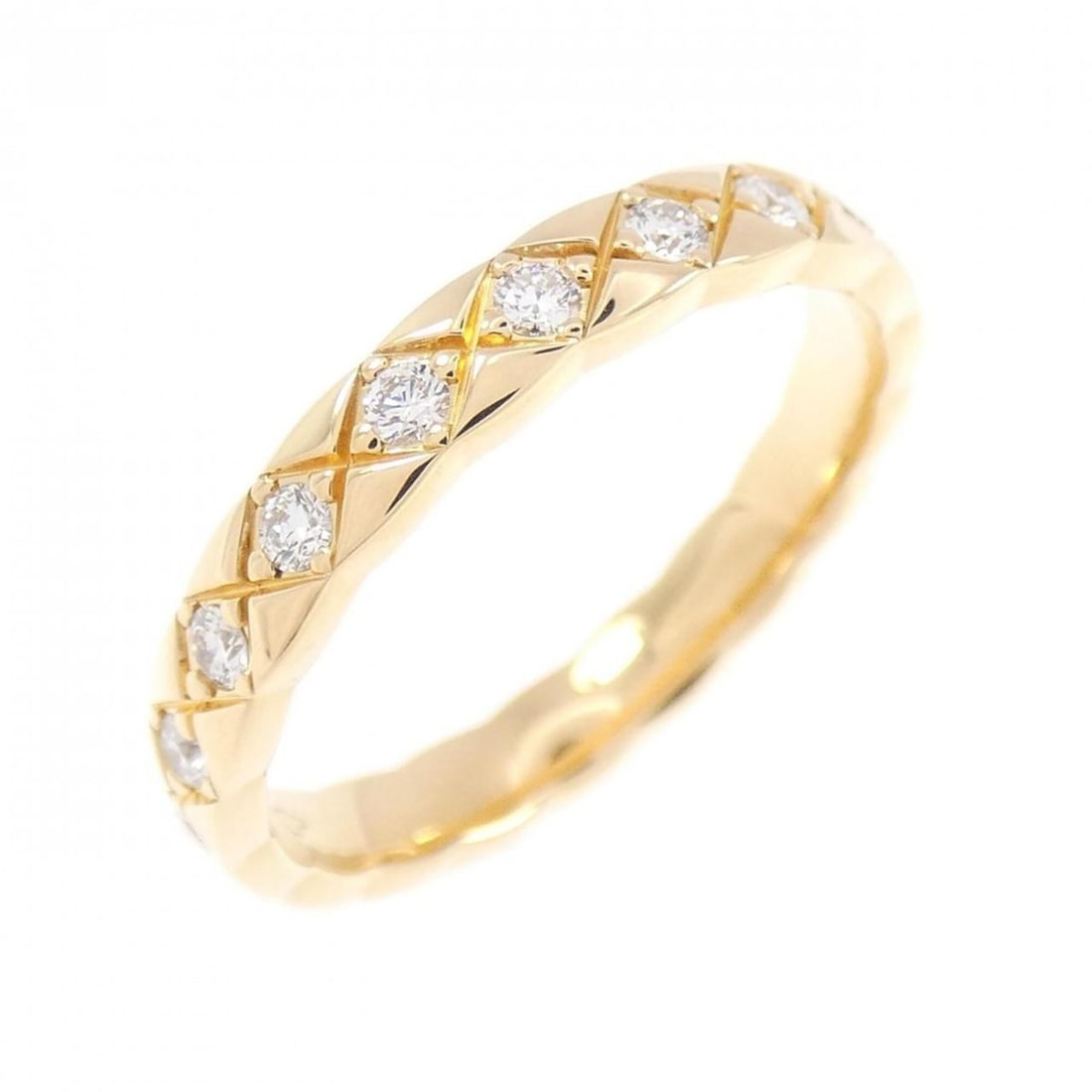 Chanel Coco Crush Ring: --- Catalog ---Category: SizeUS Size: 7Brand Size: 54Category: DesignType: Band ringColor: Yellow goldStone: DiamondGender: WomenMaterial: Yellow gold (18K)Category: GeneralMPN: J11872Brand: Chanel---