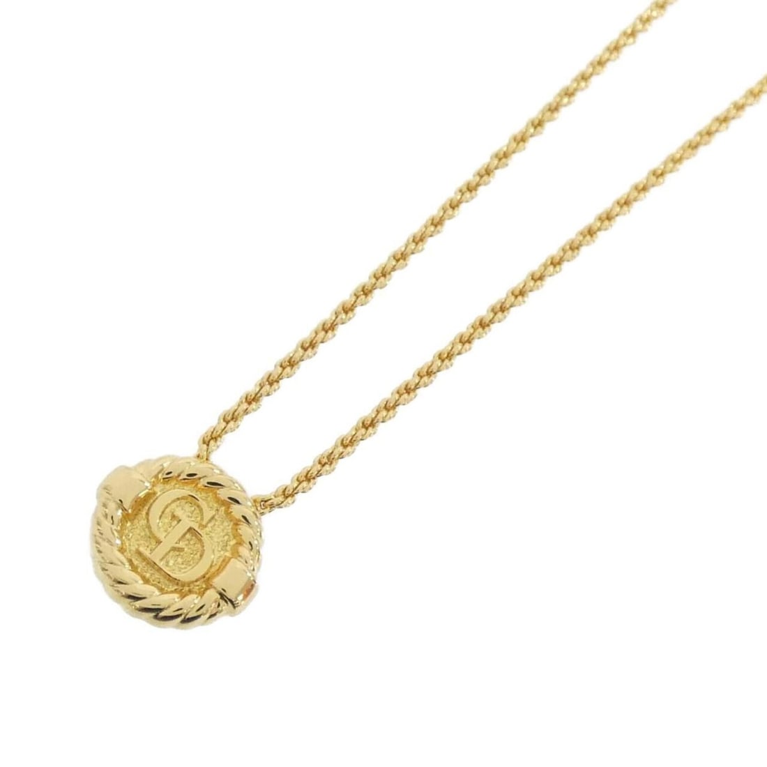 Christian Dior necklace: --- Catalog ---Category: SizePendant Size: 11mm x 12mm / 0.43'' x 0.47''Neck Circumference: 39 cm - 43.5 cm / 15.35'' - 17.12''Category: DesignColor: GoldGender: WomenNecklace Type: NecklaceCategory: