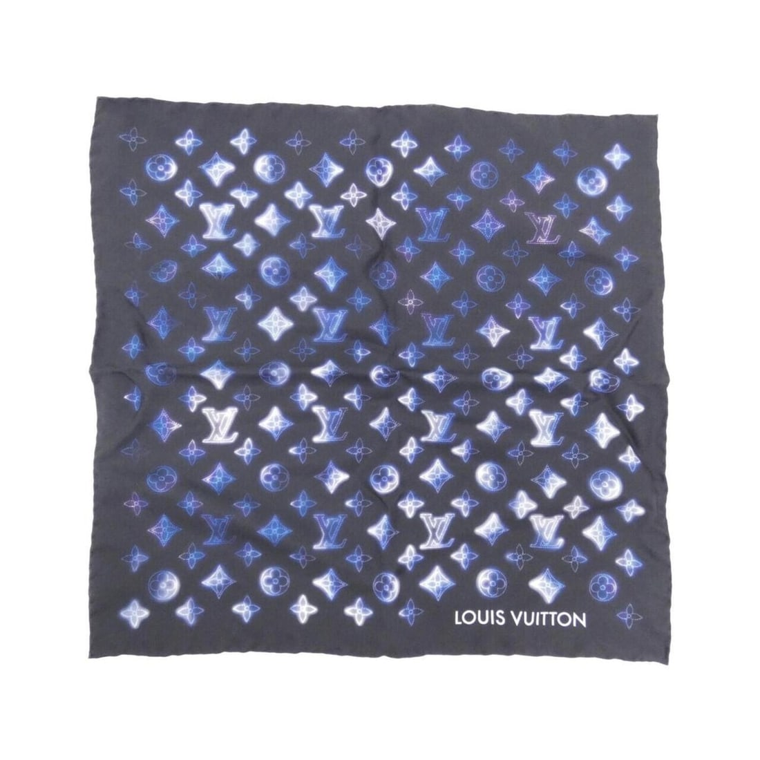 Louis Vuitton Carre Bandana Mahina M77428 Scarf Muffler: --- Catalog ---Category: SizeSize (LxW): 45cm x 45cm / 17.71'' x 17.71''Category: DesignType: BandanaColor: Black, BlueGender: Men,WomenMaterial: Silk Category: GeneralBrand: Louis Vuitton--- Item