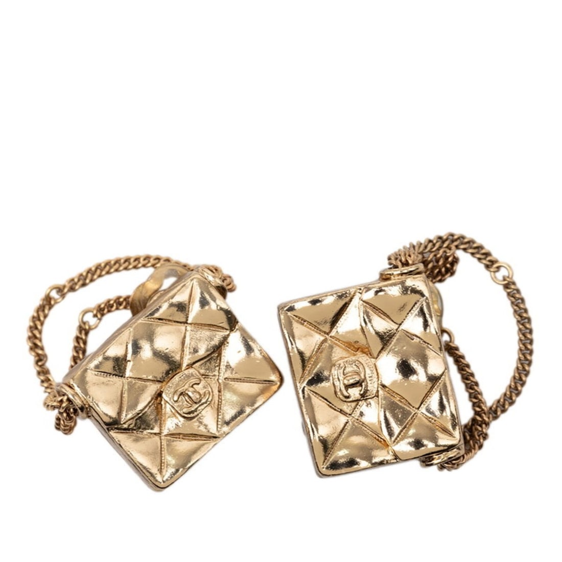 Chanel Coco Mark Matelassé Handbag Motif Earrings 02P Gold Plated Women's CHANEL: --- Catalog ---Category: SizeSize (HxWxD): 16.50mm x 19.40mm / 0.65'' x 0.76''Category: DesignType: Clip earringsColor: GoldGender: WomenCategory: GeneralBrand: Chanel--- Item List ---Section: Conditi
