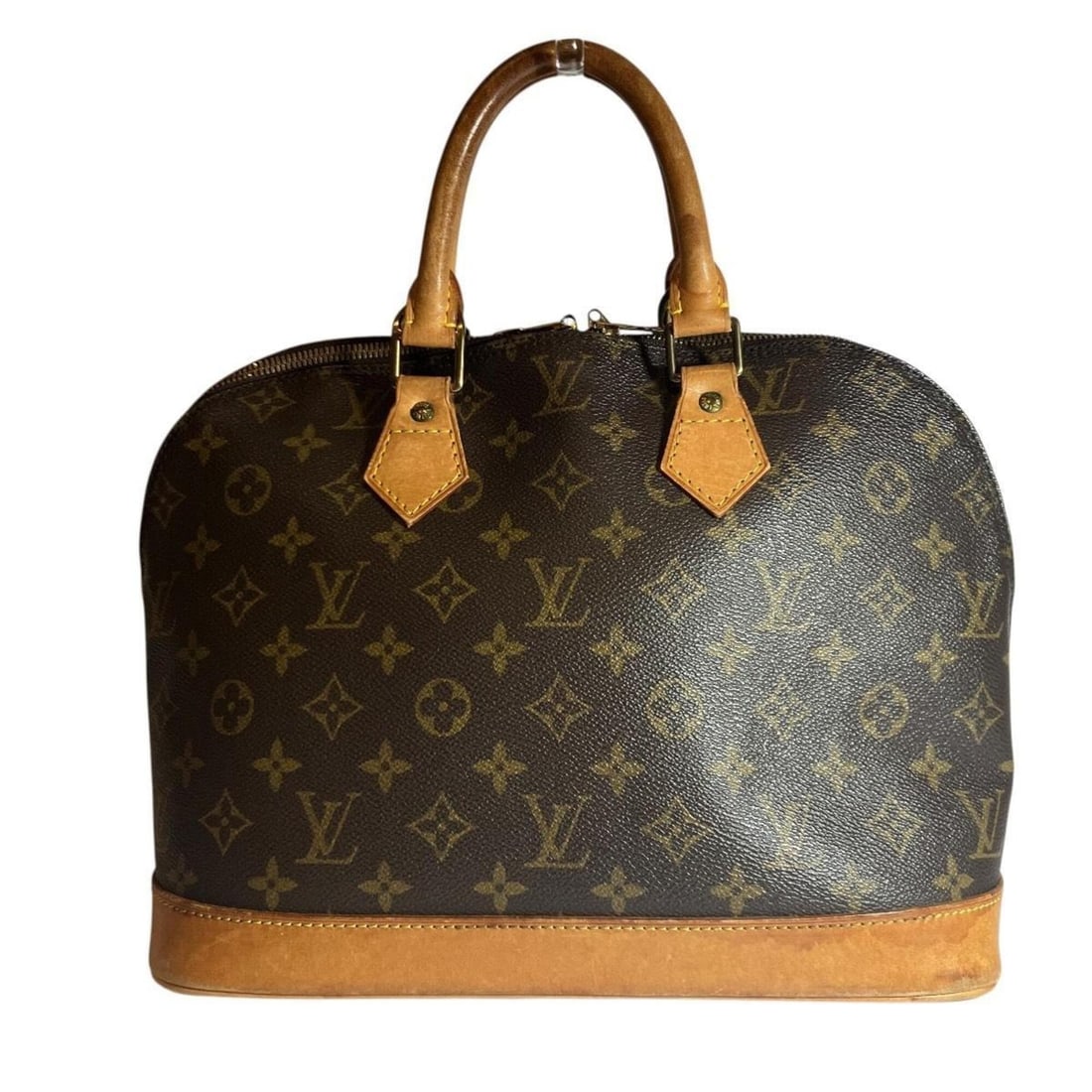 Louis Vuitton Alma handbag, Monogram canvas, M51130: --- Catalog ---Category: SizeSize (HxWxD): 24cm x 30cm x 16.5cm / 9.44'' x 11.81'' x 6.49''Handle Length: 26cm / 10.23''Category: DesignType: HandbagColor: BrownGender: WomenClosure: ZipperMaterial:
